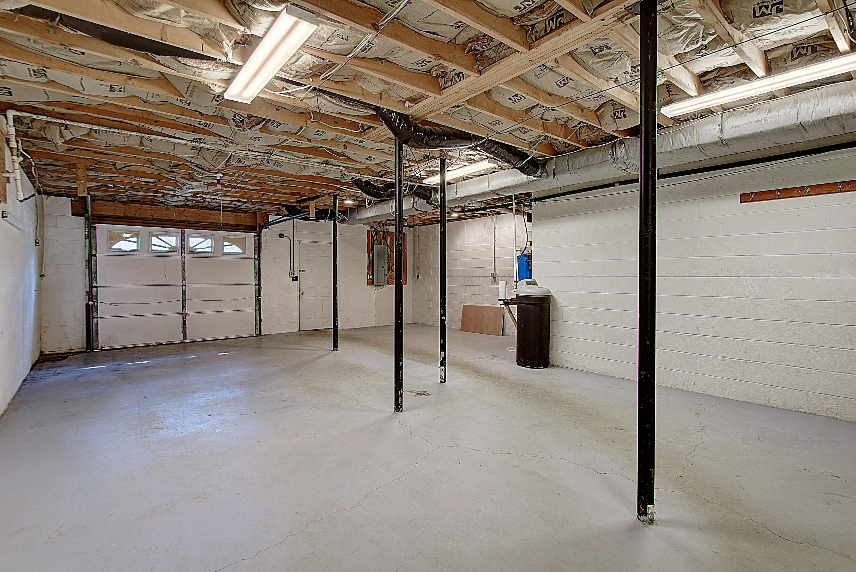 160 Bill Bennett Road Johnson City, TN 37604 - Photo 30 of 39 Garage