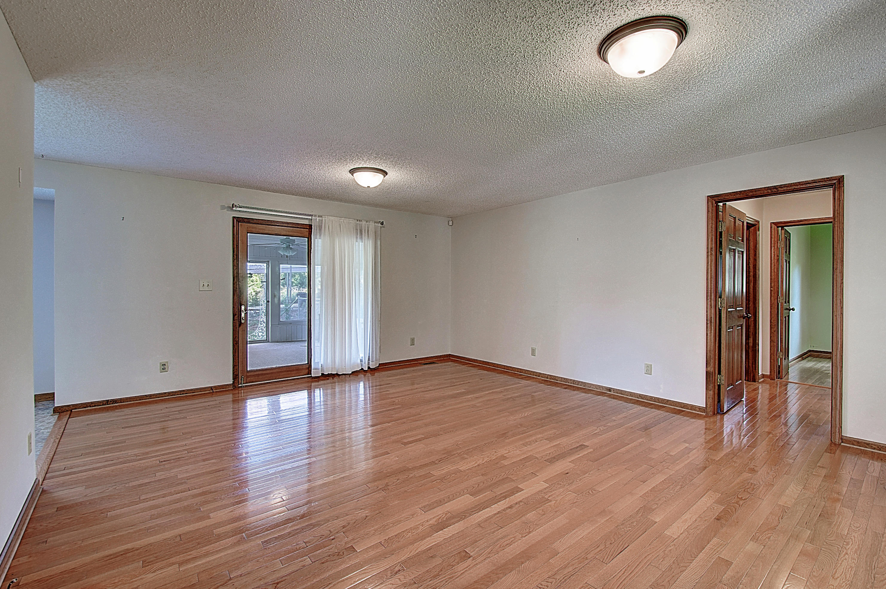 160 Bill Bennett Road Johnson City, TN 37604 - Photo 9 of 39 Living Room