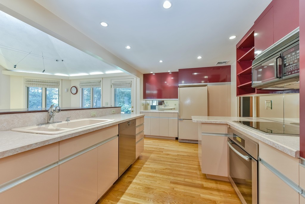 40 Silver Birch Road Newton, MA 02468 - Photo 11 of 28