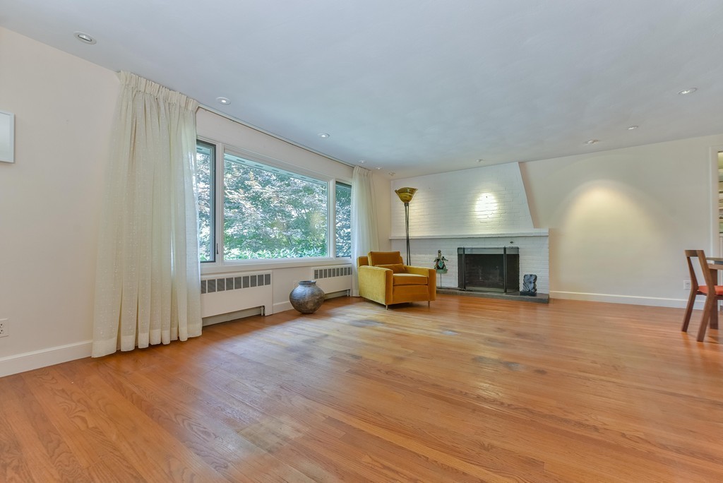 40 Silver Birch Road Newton, MA 02468 - Photo 5 of 28