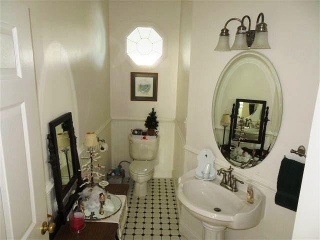 1802 Terry Point Road Dandridge, TN 37725 - Photo 8 of 38 HALF BATH