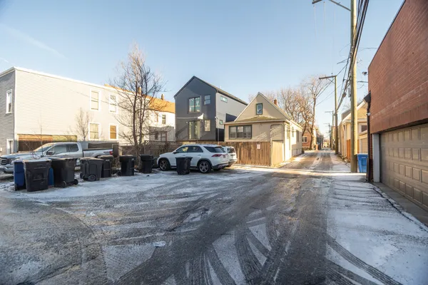 $2,750 | 2814 North Maplewood Avenue, Chicago, IL 60618
