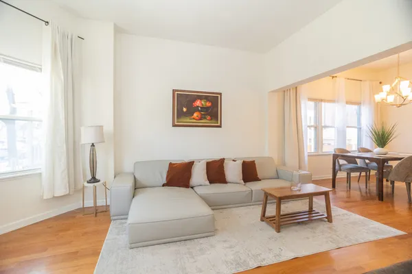 $2,750 | 2814 North Maplewood Avenue, Chicago, IL 60618