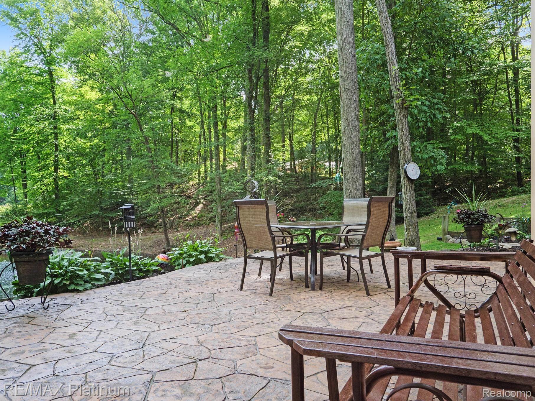 2880 West Coon Lake Road Howell, MI 48843 - Photo 35 of 38 Patio