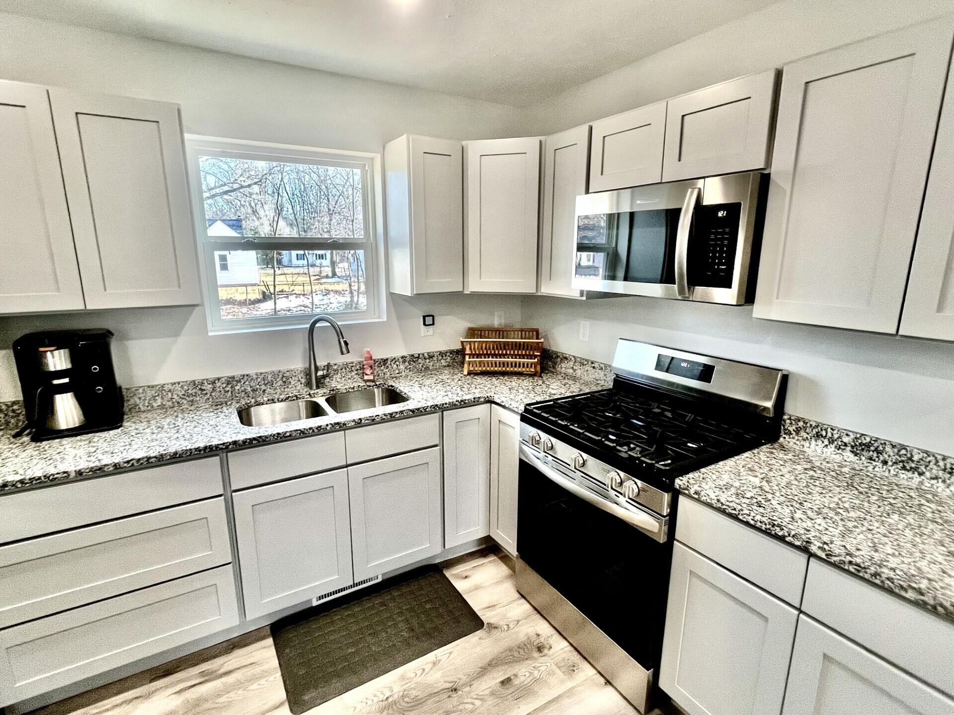 2048 Center Street Muskegon, MI 49442 - Photo 2 of 15 f4b06645-a7f2-4729-8abc-082e636f5a3b