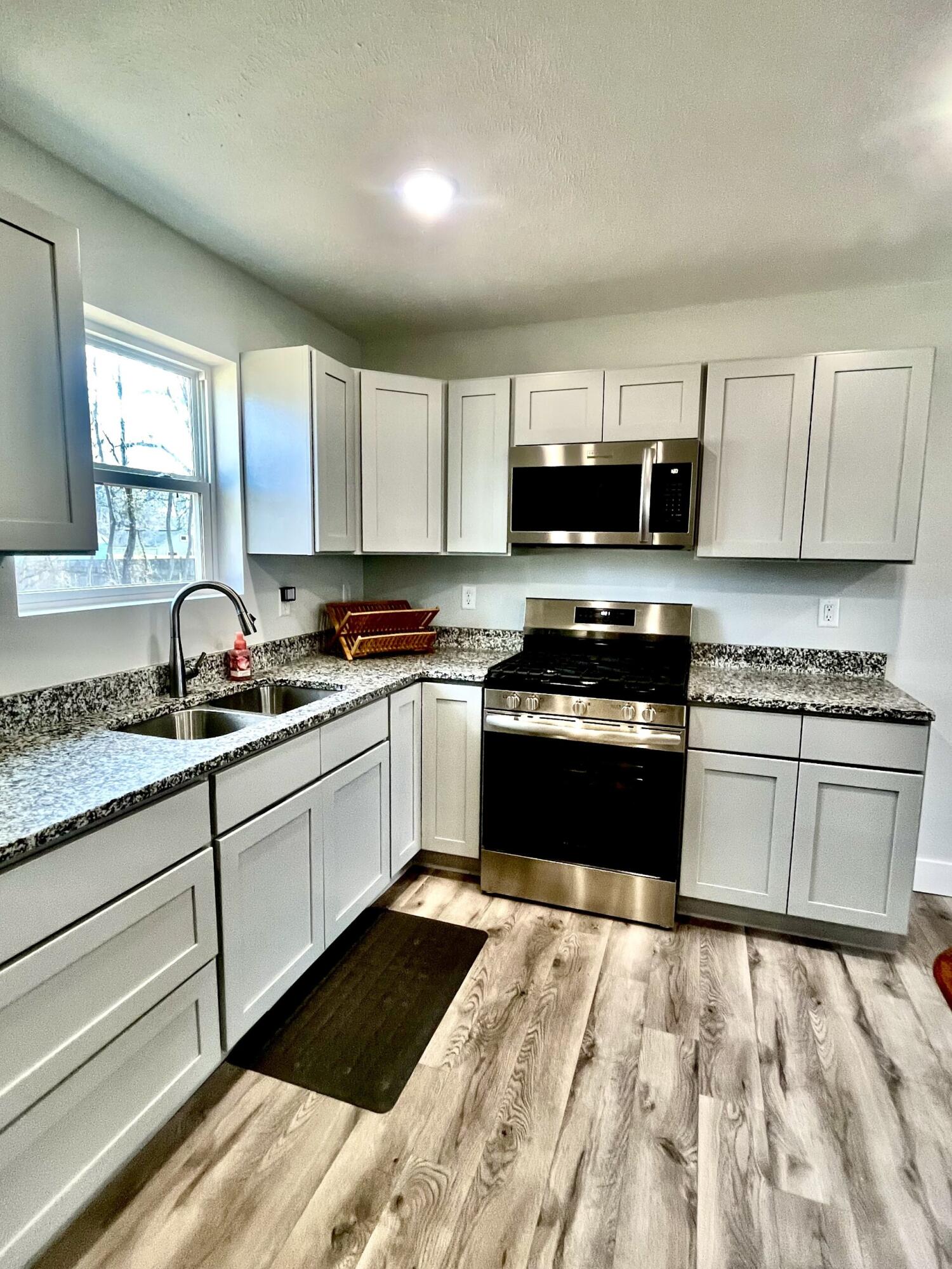 2048 Center Street Muskegon, MI 49442 - Photo 3 of 15 10de7585-ea1e-43d0-b6bc-530ca7dcc938