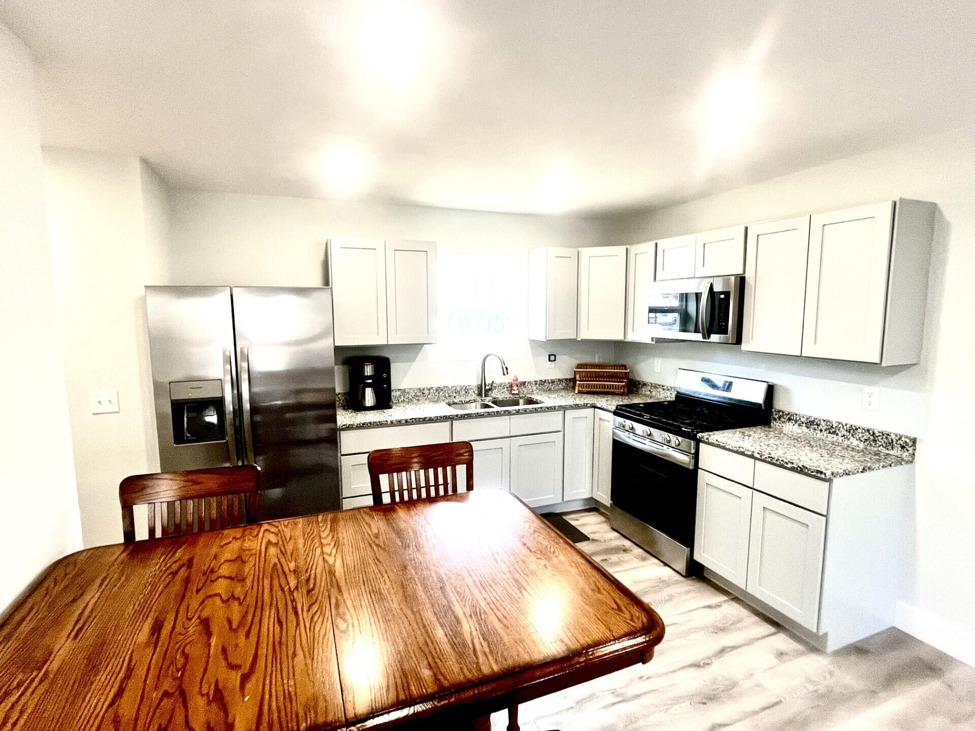 2048 Center Street Muskegon, MI 49442 - Photo 4 of 15 c3da65f2-d4a2-468a-ba25-fafa9b26f514