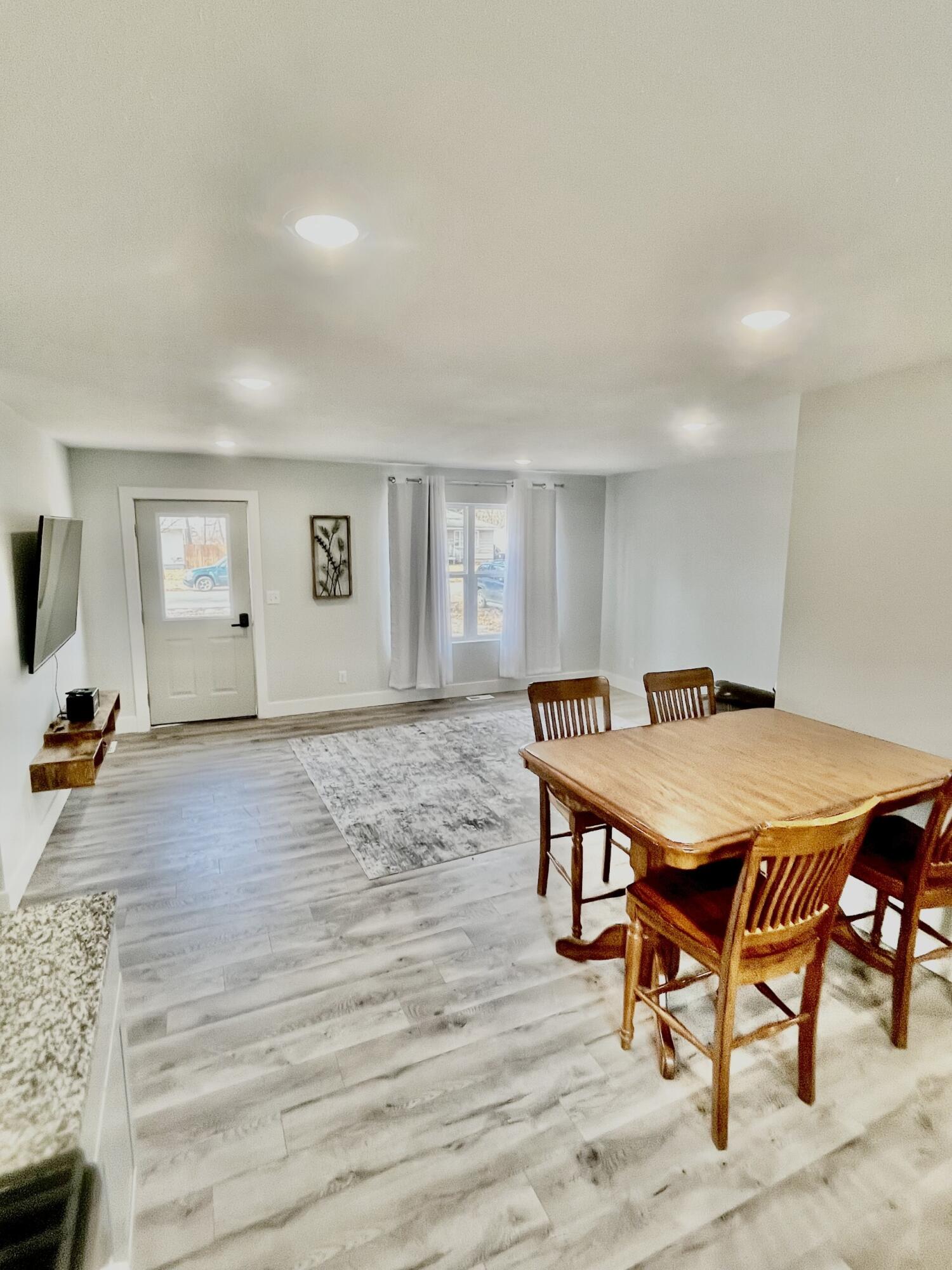 2048 Center Street Muskegon, MI 49442 - Photo 5 of 15 09084a83-b635-498e-9181-43b00d713ed5