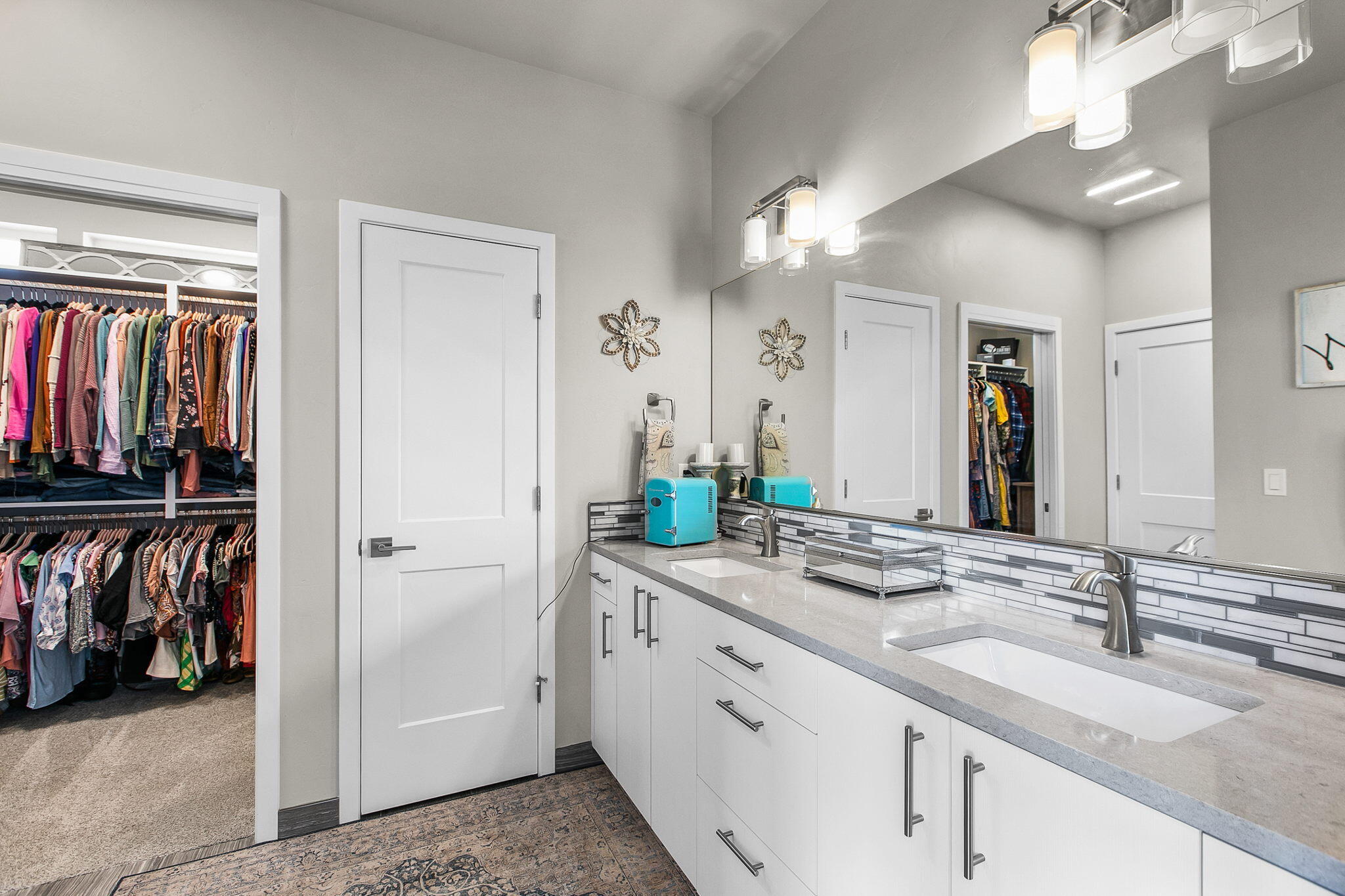 2370 Southwest Helmholtz Way Redmond, OR 97756 - Photo 14 of 31 Gallery Image 14