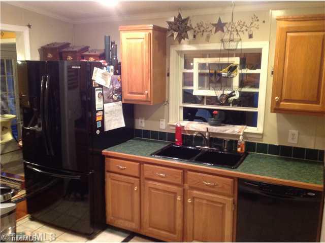 1217 Giles Road Lexington, NC 27295 - Photo 4 of 17 Kitchen.