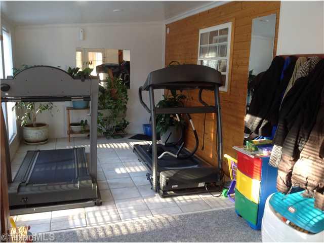 1217 Giles Road Lexington, NC 27295 - Photo 10 of 17 Sunroom.