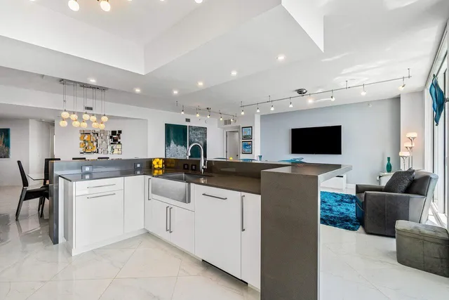 $1,170,000 | 2640 Lake Shore Drive, Unit 2307, Riviera Beach, FL 33404