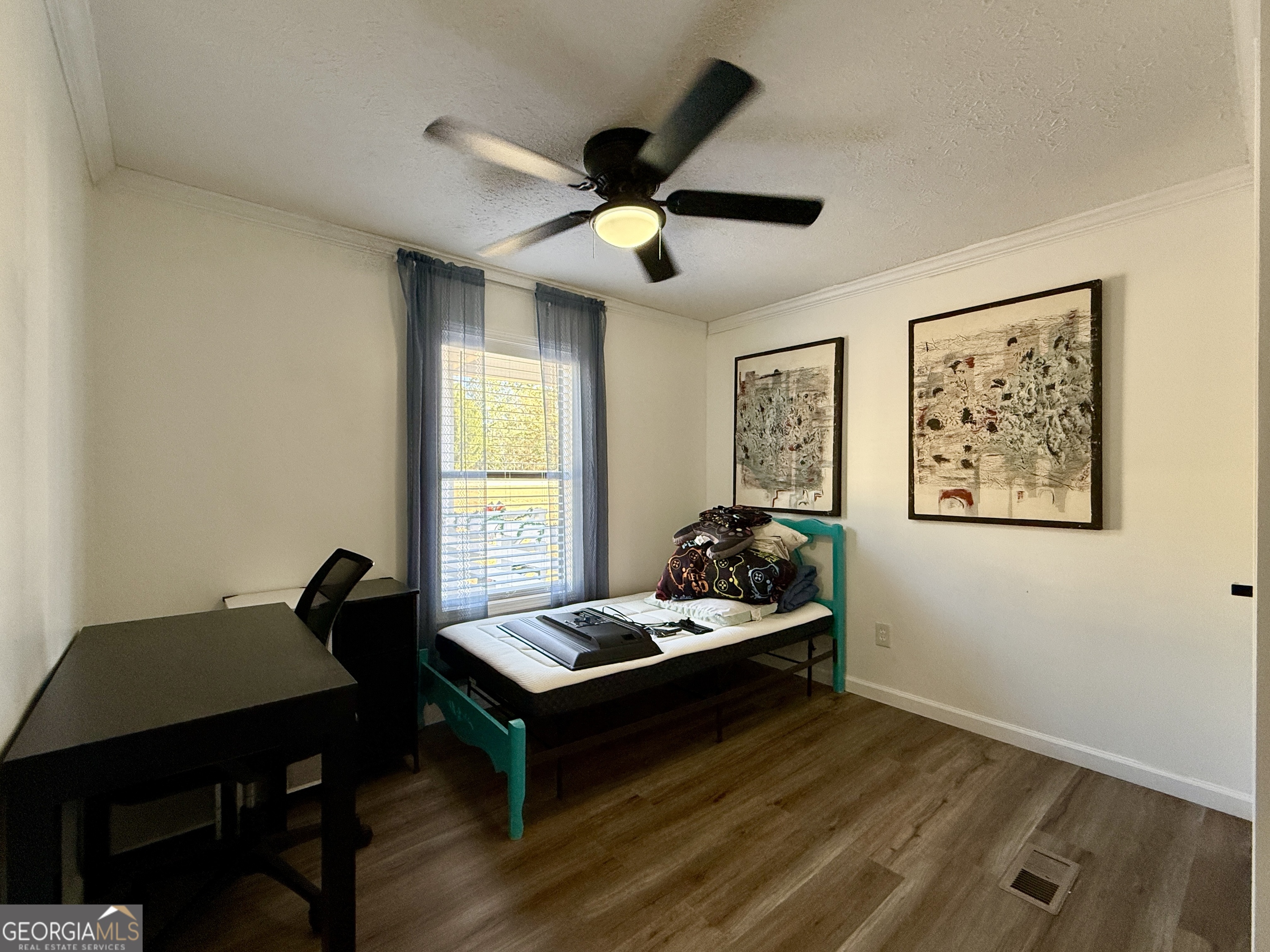 10199 Ga Highway Stapleton, GA 30823 - Photo 21 of 30 a living room with couch and a window