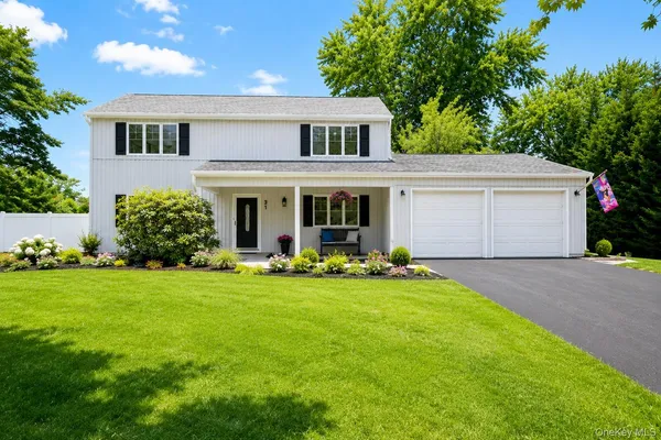 $899,000 | 31 Marwood Place, Stony Brook, NY 11790