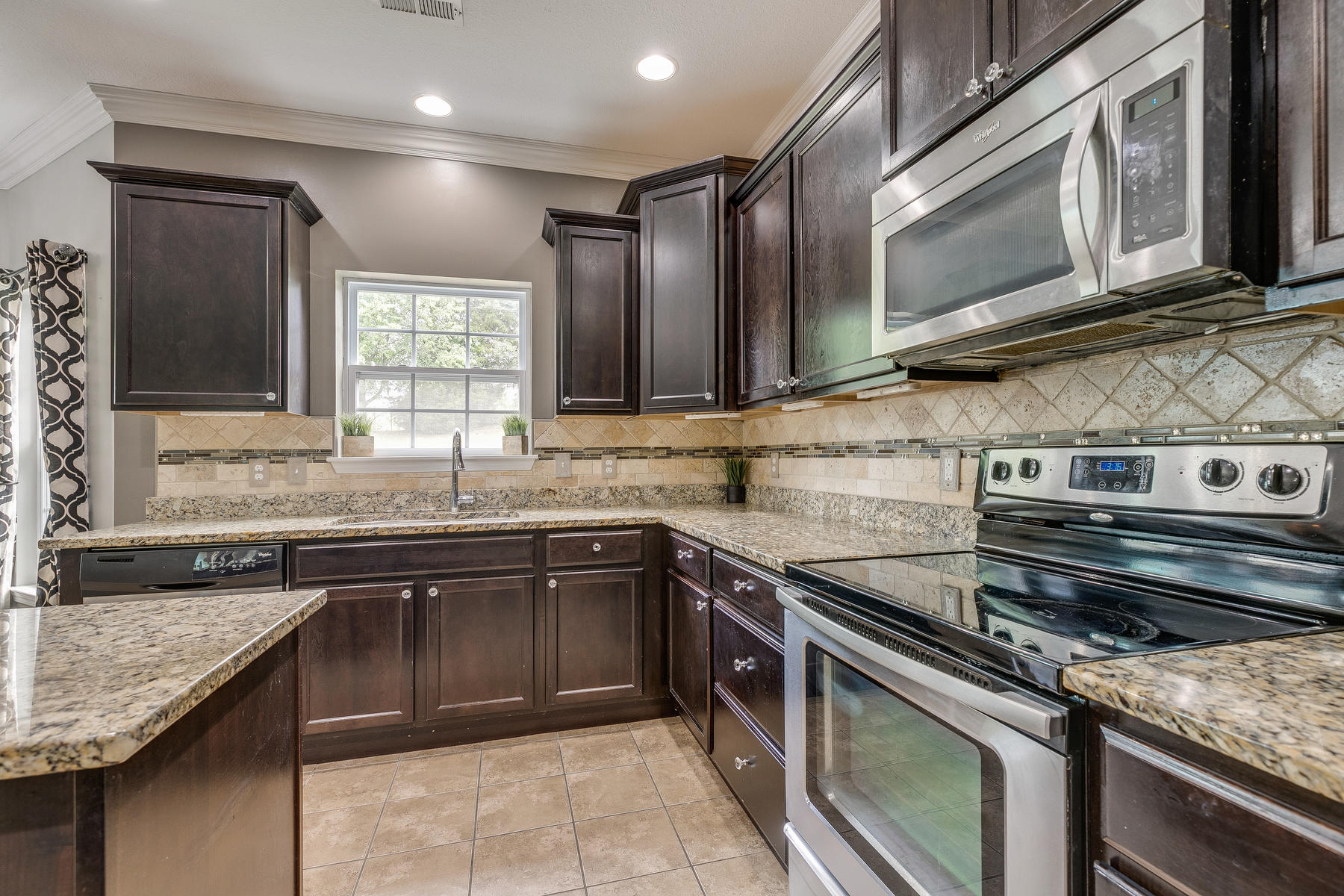 2740 Edinburgh Channel Road Kingsport, TN 37664 - Photo 25 of 54 025