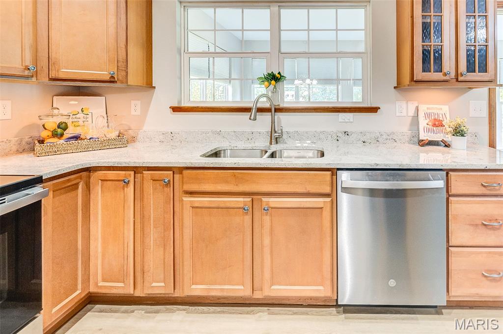 4802 Azalea Place Alton, IL 62002 - Photo 13 of 36