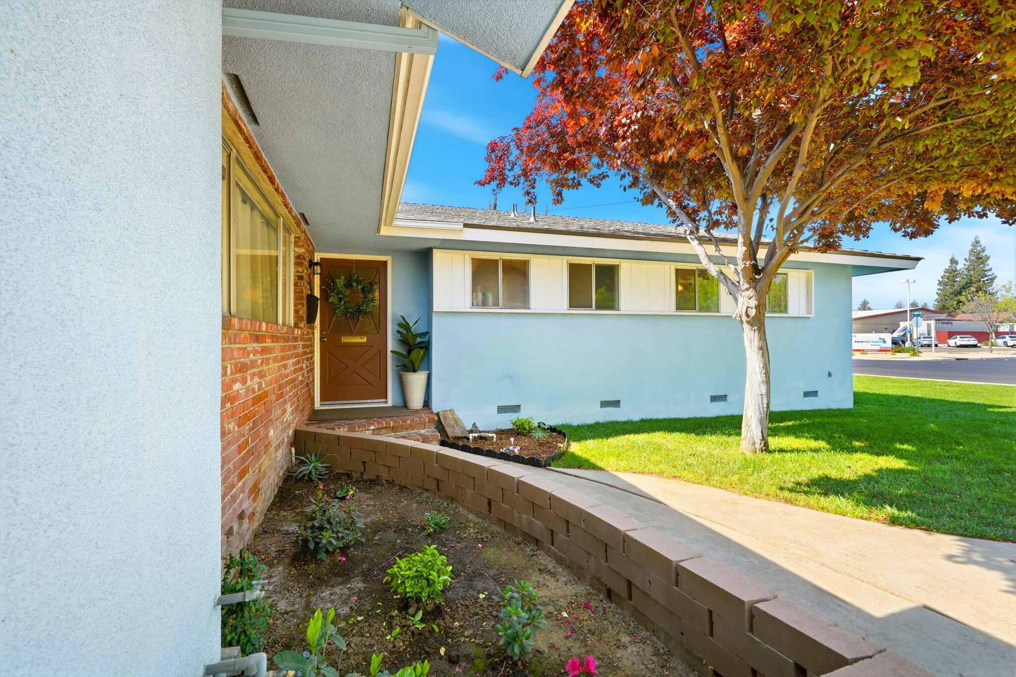 289 West Cypress Avenue Reedley, CA 93654 - Photo 3 of 49 12-289_W_Cypress_Ave_011