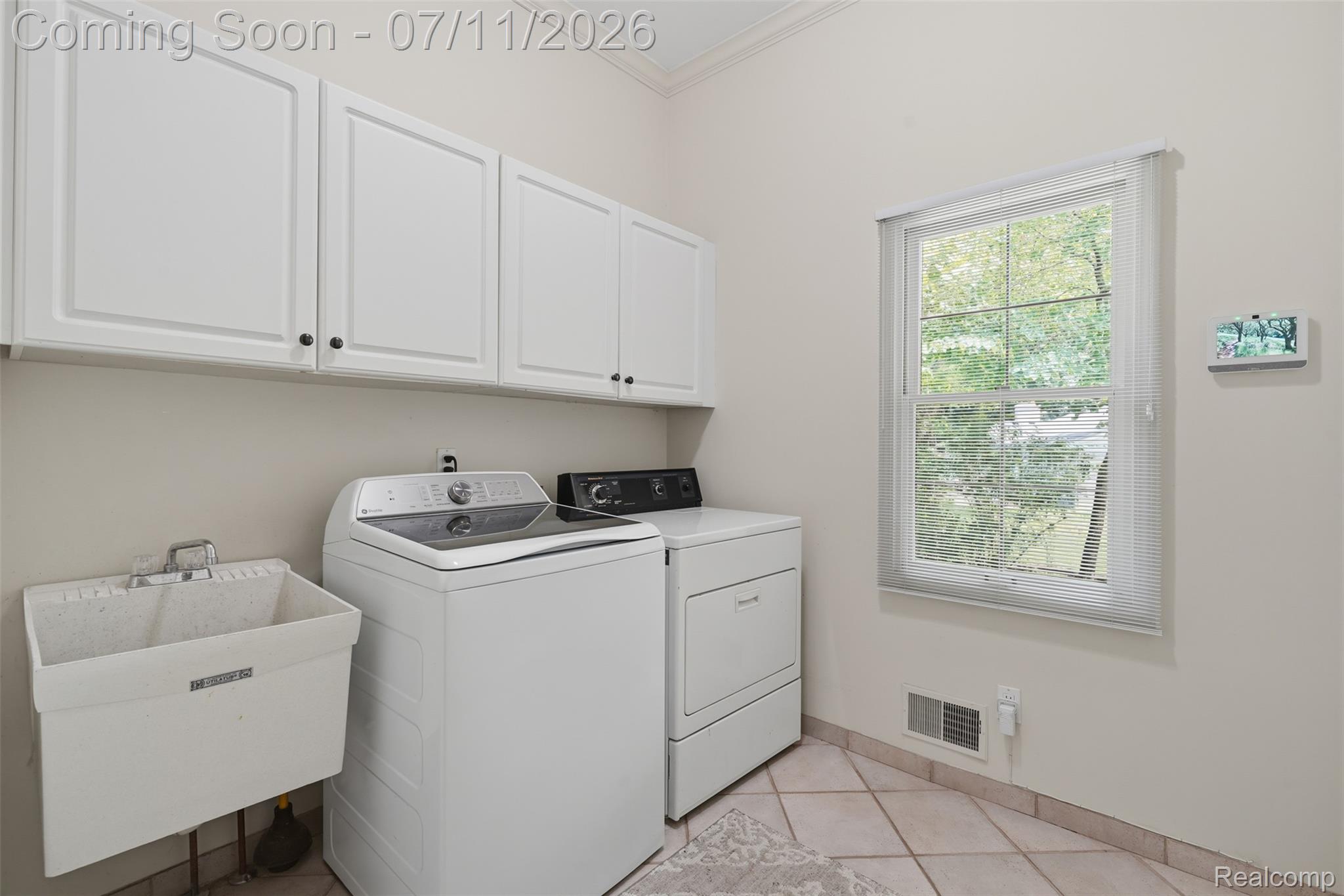 34555 Quaker Valley Road Farmington, MI 48331 - Photo 19 of 53 21.jpg