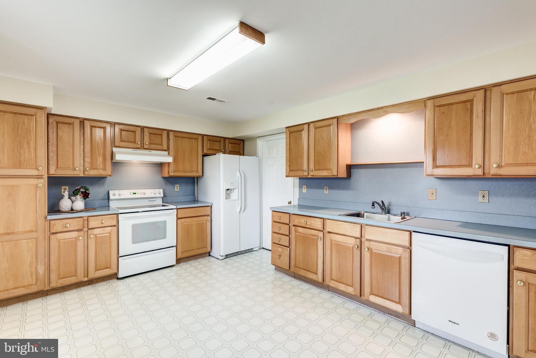 1667 Exeter Road Westminster, MD 21157 - Photo 44 of 78 TONS OF CABINET SPACE AND LIKE NEW APPLIANCES