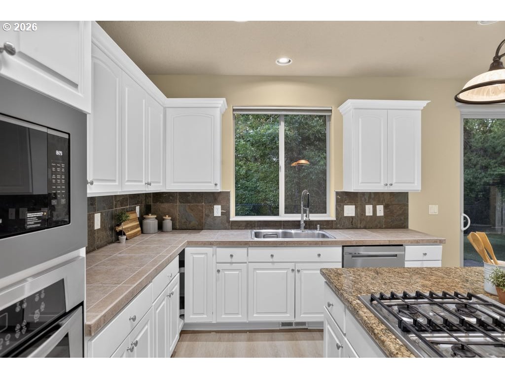 17458 Southwest 135th Place Portland, OR 97224 - Photo 15 of 37