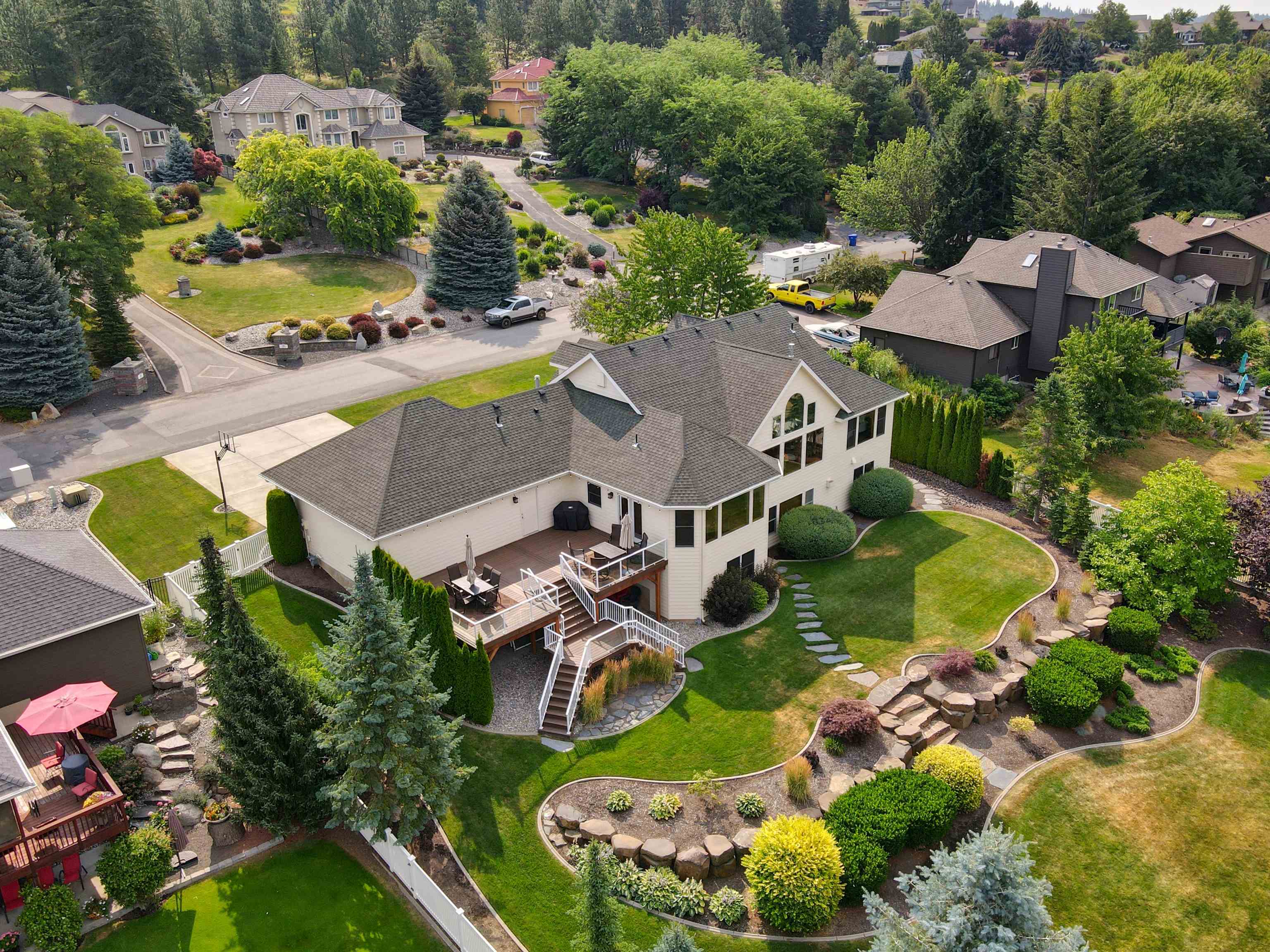 5812 South Dearborn Road Spokane, WA 99223 - Photo 1 of 46