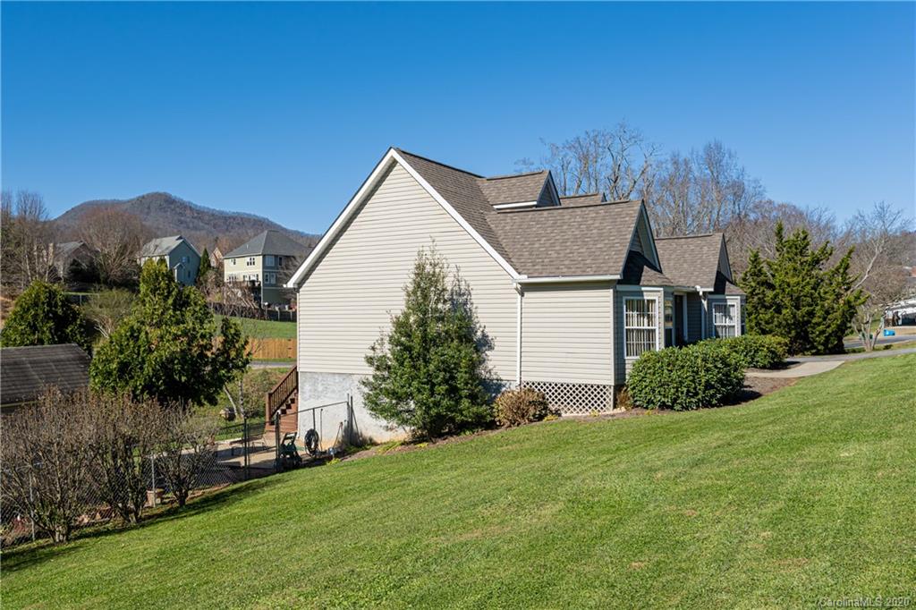 481 Morgan Road Candler, NC 28715 - Photo 4 of 46 Gallery Image 4