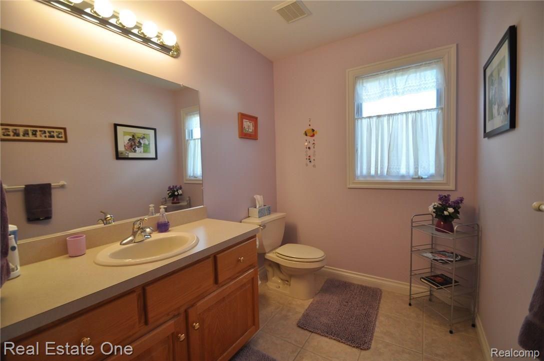 1198 Grace Avenue Rochester, MI 48309 - Photo 11 of 36 11.JPG