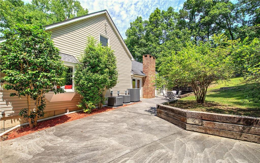 224 Shadowood Drive Southeast Calhoun, GA 30701 - Photo 3 of 69