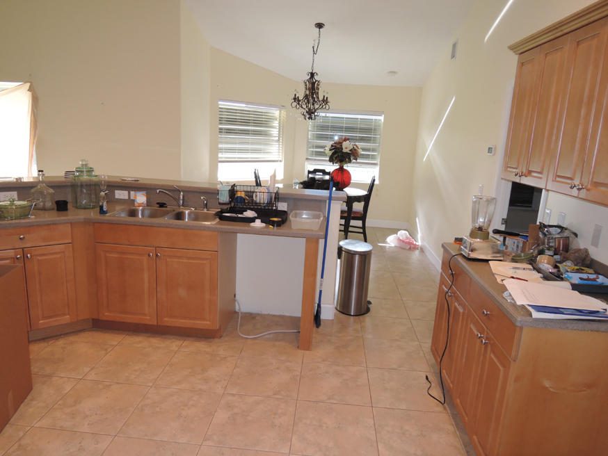 569 Southwest Undallo Road Port St. Lucie, FL 34953 - Photo 5 of 21 Kitchen