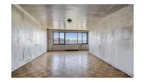 $895,000 | 185 Hall Street, Unit 1704 | Clinton Hill