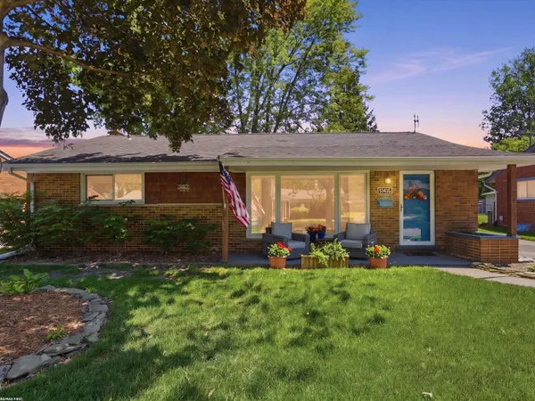 $280,000 | 32448 St Annes Drive, Warren, MI 48092