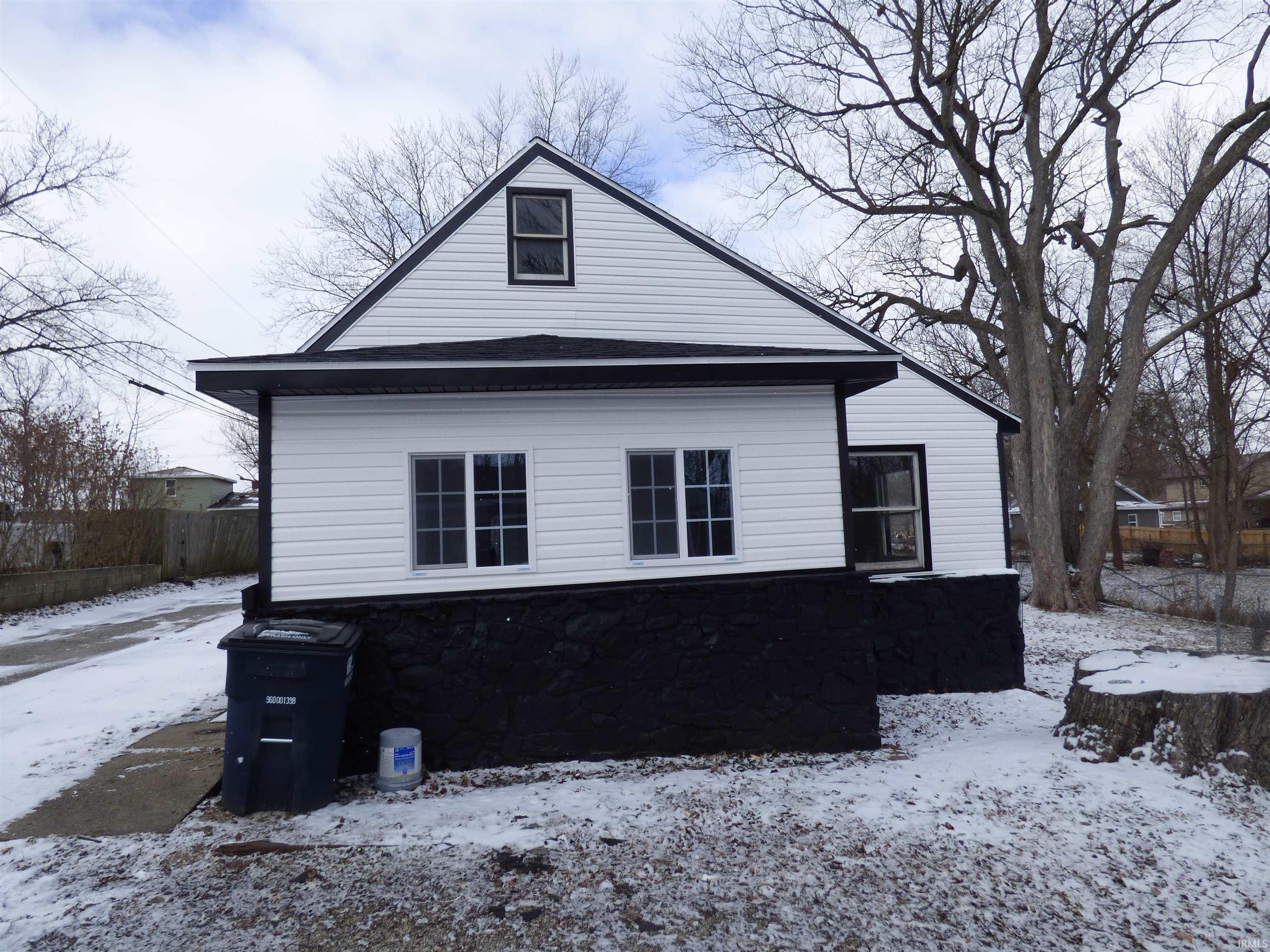1002 Short 4th Street Frankfort, IN 46041 - Photo 2 of 27