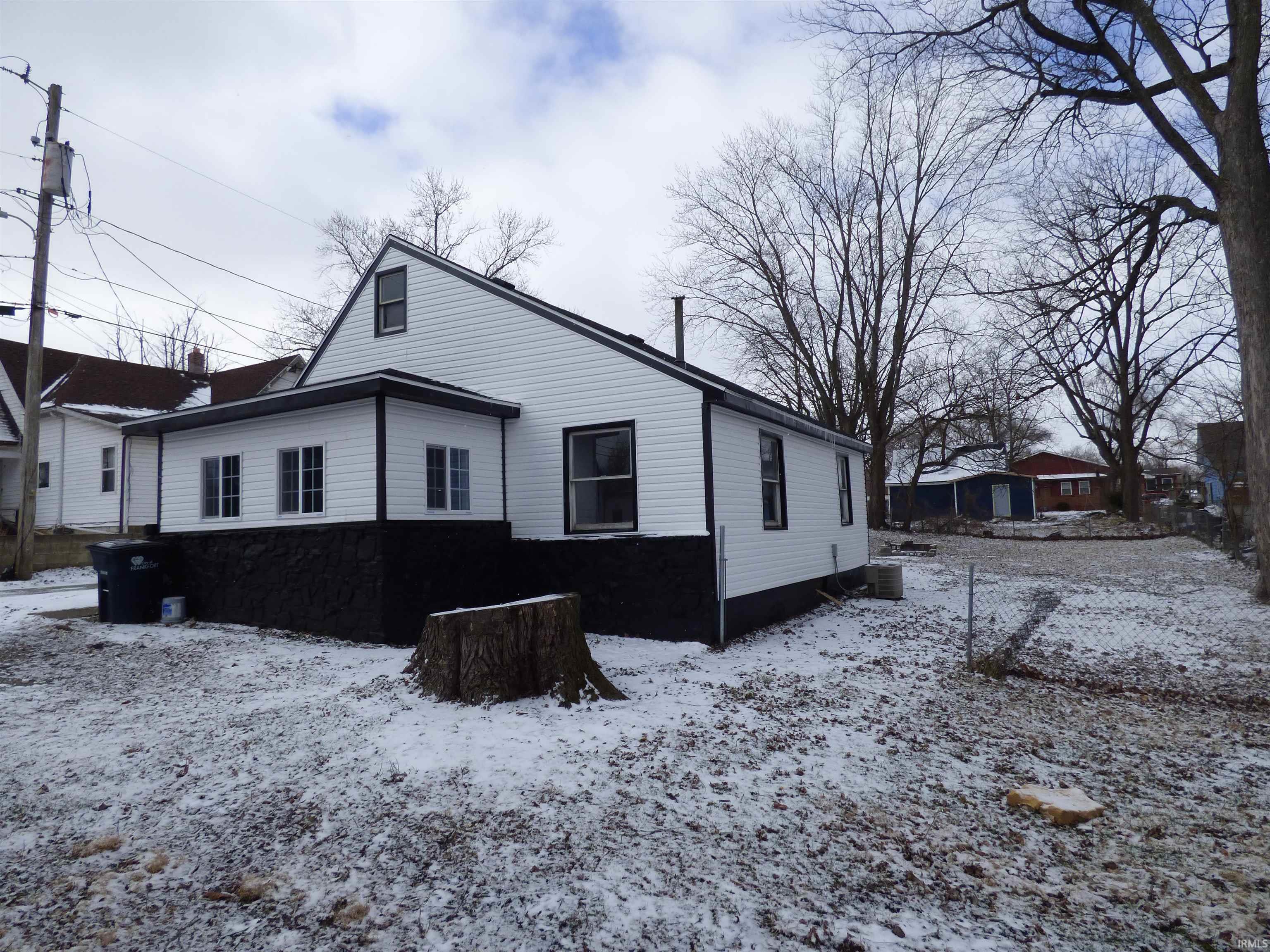 1002 Short 4th Street Frankfort, IN 46041 - Photo 3 of 27