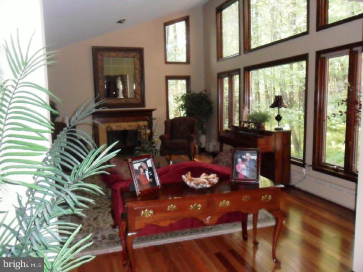 109 Country Club Road Ashland, PA 17921 - Photo 7 of 25 Living Room