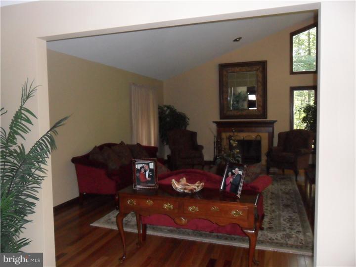 109 Country Club Road Ashland, PA 17921 - Photo 8 of 25 Living Room