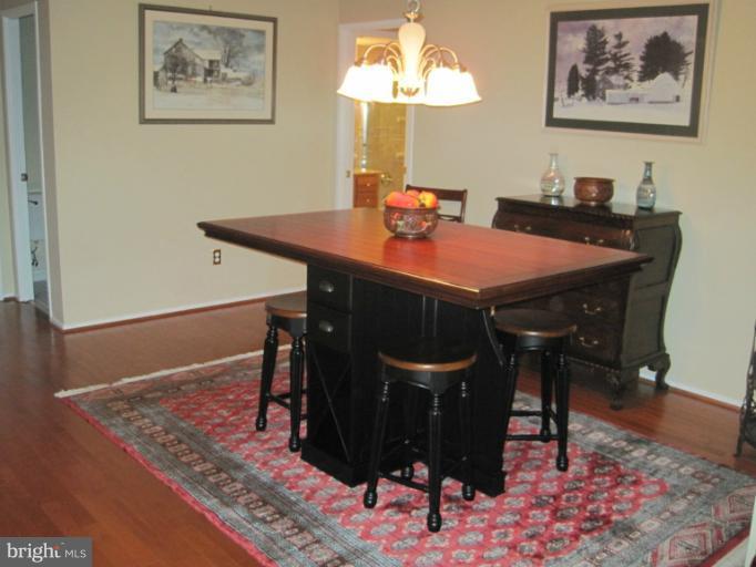 6101 Edsall Road, Unit 409 Alexandria, VA 22304 - Photo 20 of 25 Dining Room