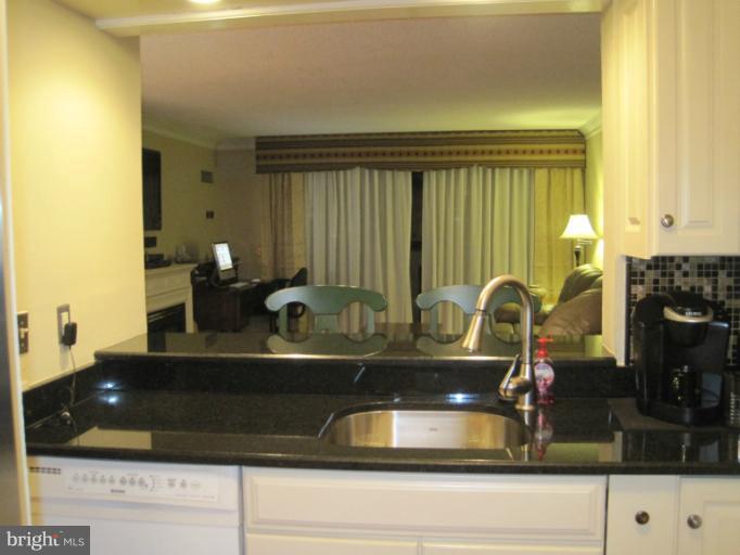 6101 Edsall Road, Unit 409 Alexandria, VA 22304 - Photo 23 of 25 Kitchen