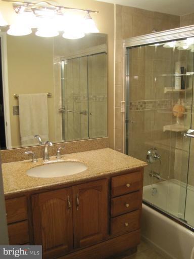 6101 Edsall Road, Unit 409 Alexandria, VA 22304 - Photo 10 of 25 Bath (Master)