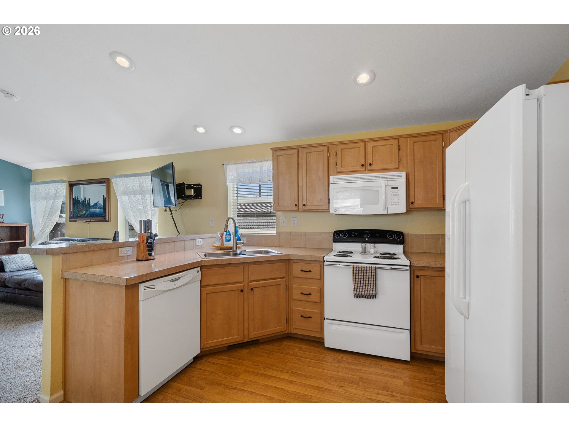 105 10th Street Garibaldi, OR 97118 - Photo 11 of 22 Kitchen