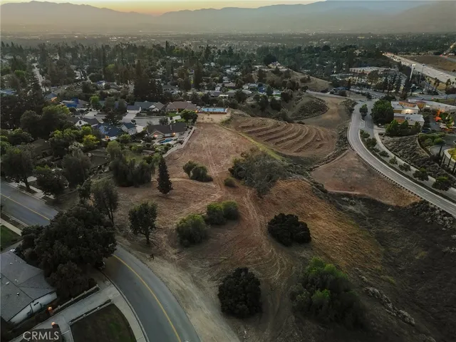 $780,000 | 221 East Sunset Drive North, Redlands, CA 92373