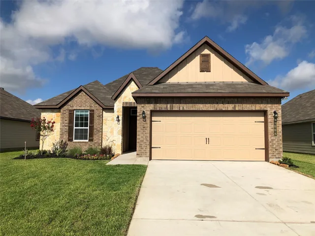 $2,300 | 1006 Old Vine, Brenham, TX 77833