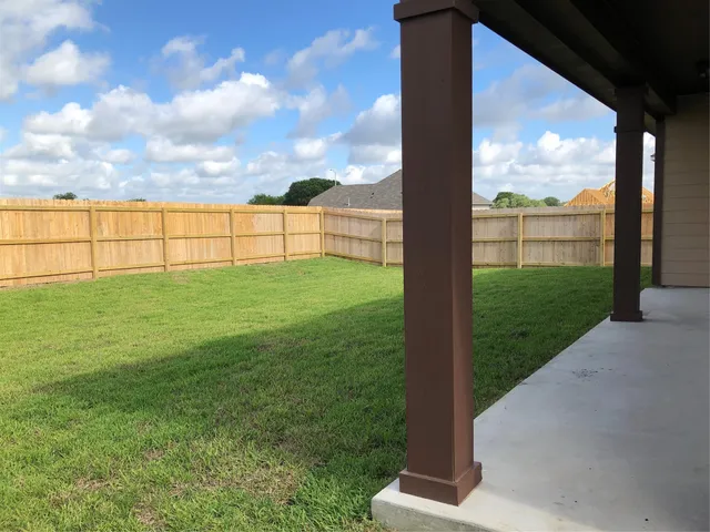 $2,300 | 1006 Old Vine, Brenham, TX 77833
