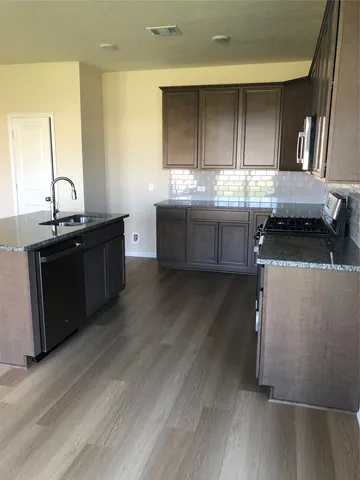 $2,275 | 1006 Old Vine, Brenham, TX 77833