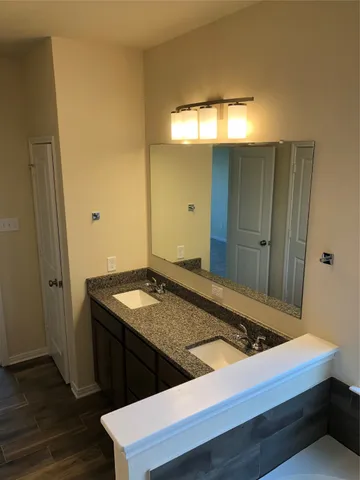 $2,300 | 1006 Old Vine, Brenham, TX 77833