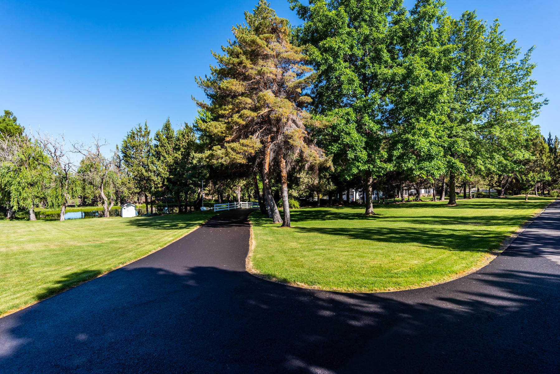 63245 Cole Road Bend, OR 97701 - Photo 5 of 37 05-Private Circular Driveway