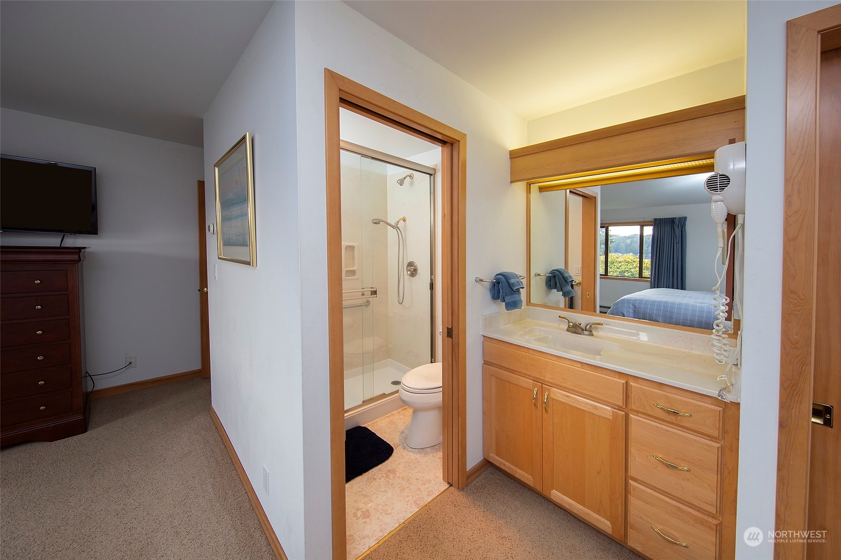 40 Olympic Way, Unit 9 Port Ludlow, WA 98365 - Photo 17 of 35 a en suite bathroom with a sink a mirror and a bathtub
