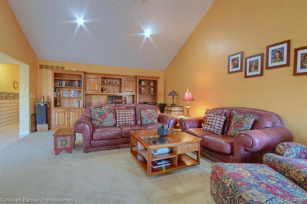 23285 Meridian Road Grosse Ile, MI 48138 - Photo 17 of 53