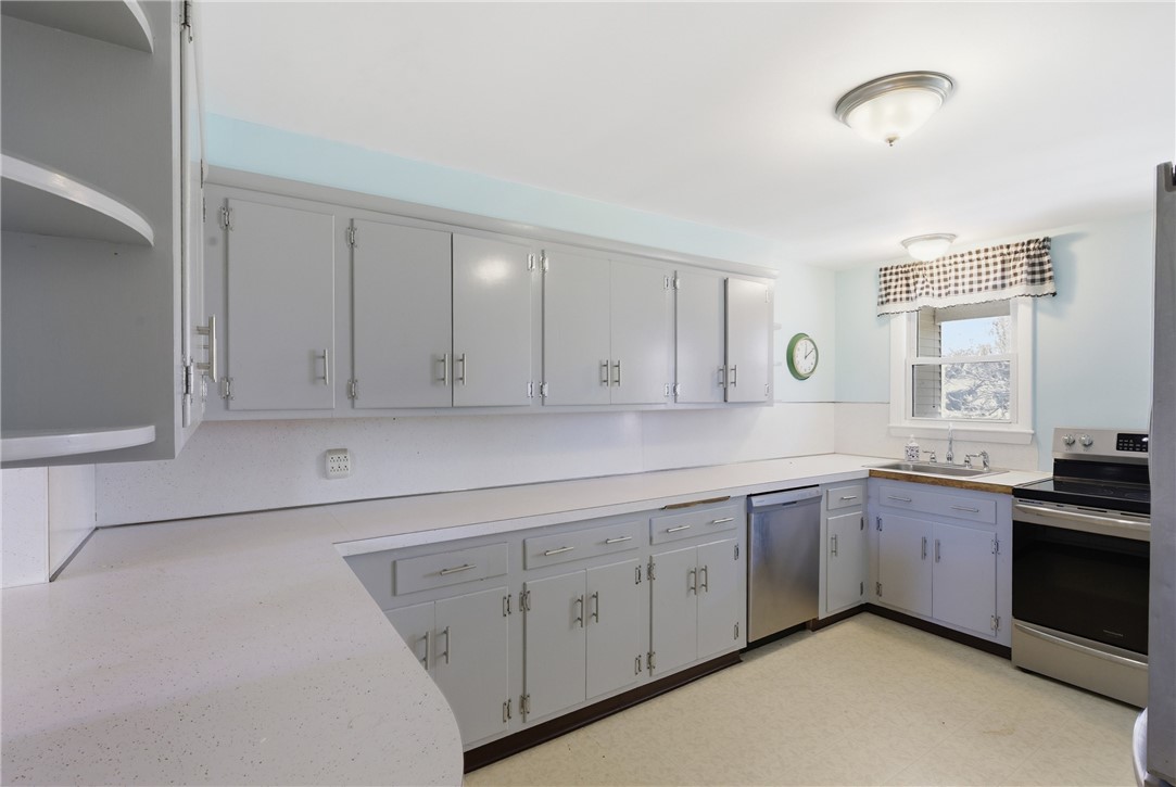 3 Wabasso Terrace Middletown, RI 02842 - Photo 14 of 50