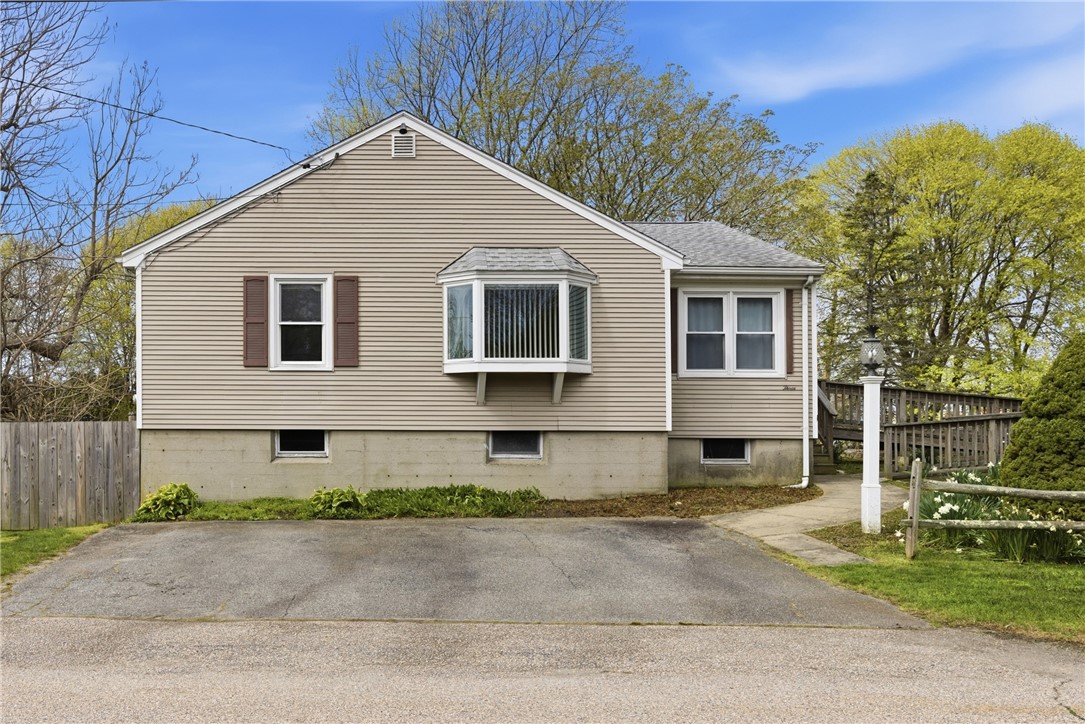 3 Wabasso Terrace Middletown, RI 02842 - Photo 7 of 50