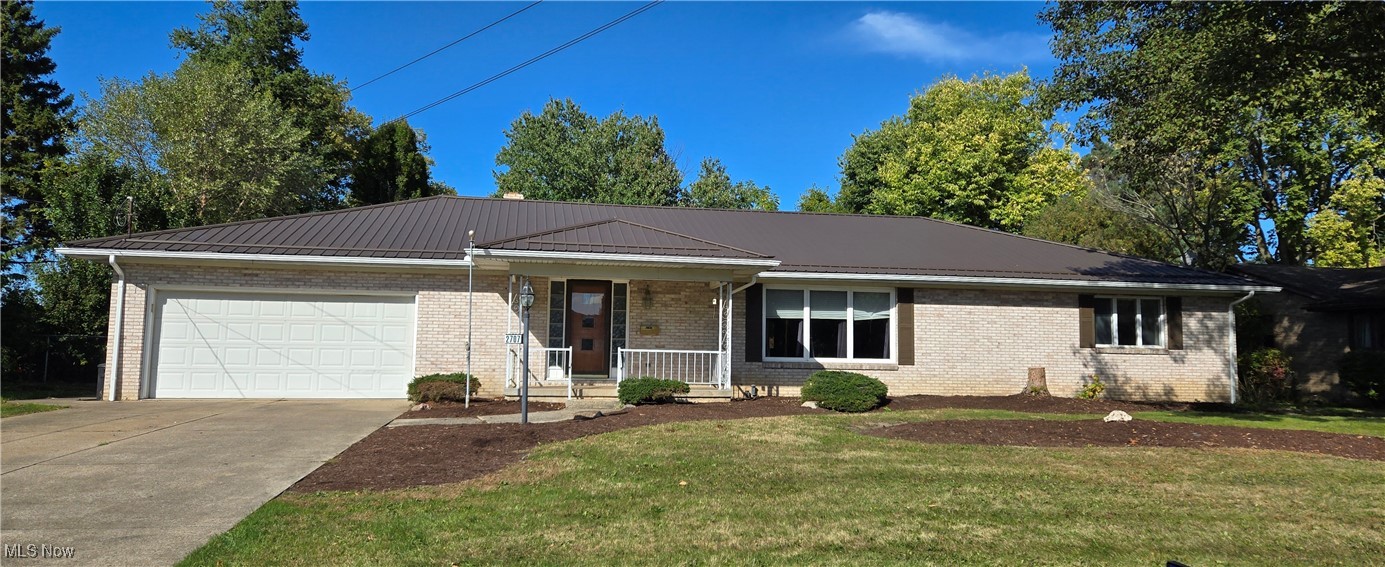 2707 Merriweather Road Sandusky, OH 44870 - Photo 2 of 28 Single story home featuring a front yard and a garage